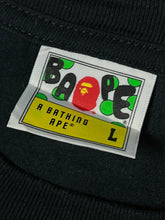 Cargar imagen en el visor de la galería, vintage BAPE a bathing ape t-shirt {L}
