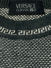 Charger l&#39;image dans la galerie, vintage Versace knittedsweater {M-L}
