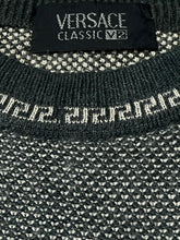 Carica l&#39;immagine nel visualizzatore di Gallery, vintage Versace knittedsweater {M-L}
