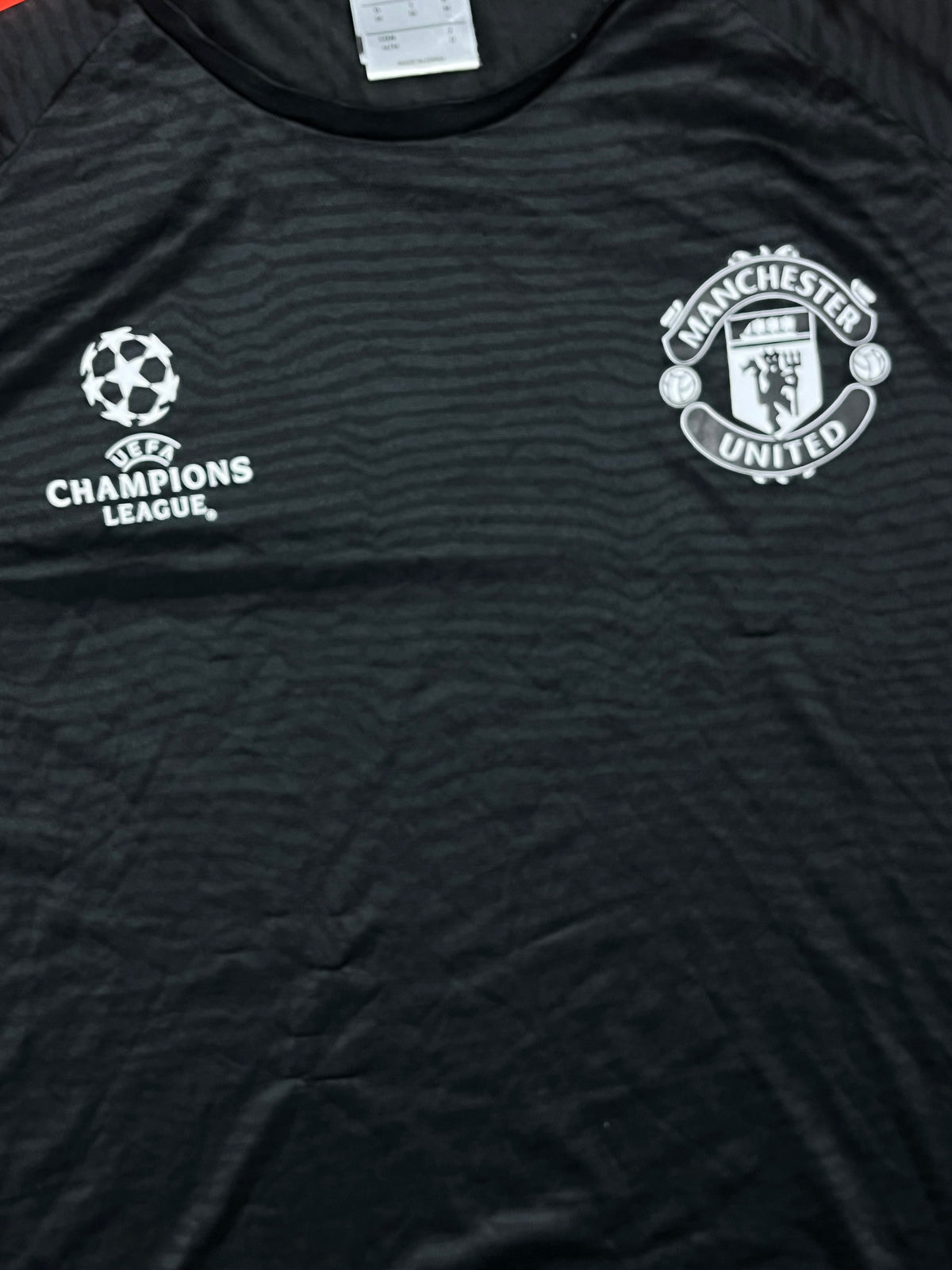 black Adidas Manchester United trainingjersey {M}