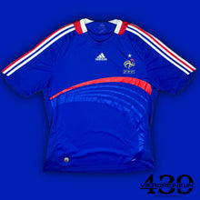 Carica l&#39;immagine nel visualizzatore di Gallery, vintage Adidas France 2008 home jersey {L}
