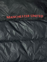 Carregar imagem no visualizador da galeria, vintage Nike Manchester United pufferjacket {L}
