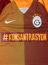 Carica l&#39;immagine nel visualizzatore di Gallery, vintage Nike Galatasaray Istanbul 2016-2017 home jersey {S}
