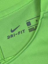 Carregar imagem no visualizador da galeria, vintage Nike Fc Barcelona trainingjersey {M}
