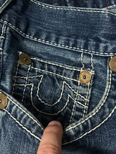 Carica l&#39;immagine nel visualizzatore di Gallery, vintage True Religion jeans {L-XL}
