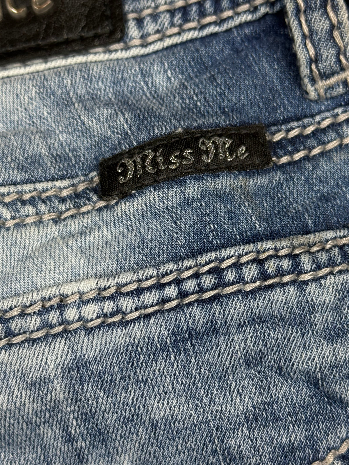 vintage Miss Me jeans {M}