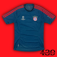 Carica l&#39;immagine nel visualizzatore di Gallery, vintage Adidas Fc Bayern Munich UCL trainingjersey {S}
