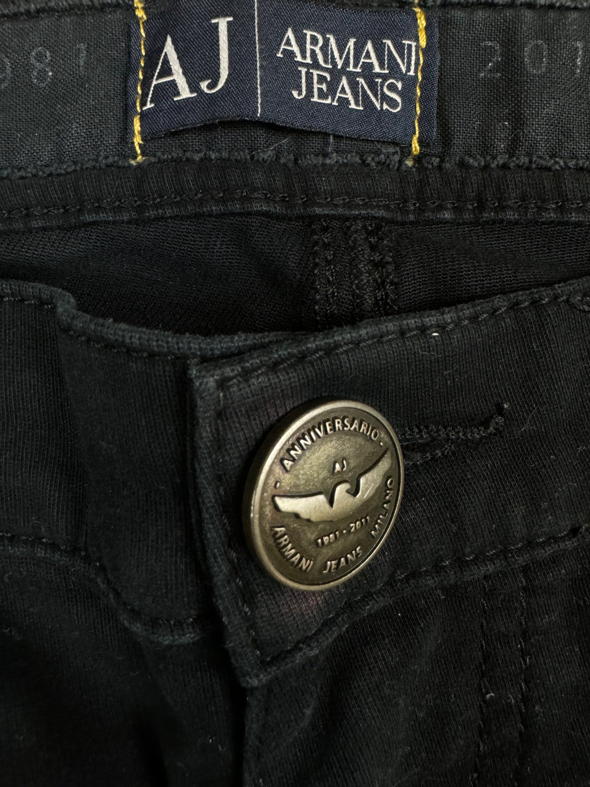 vintage Armani jeans {M}