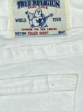 Cargar imagen en el visor de la galería, vintage True Religion shorts {M}
