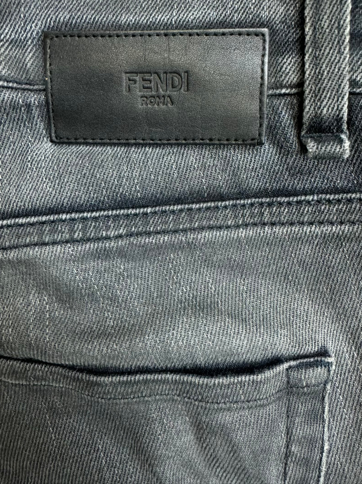 vintage Fendi jeans {M}