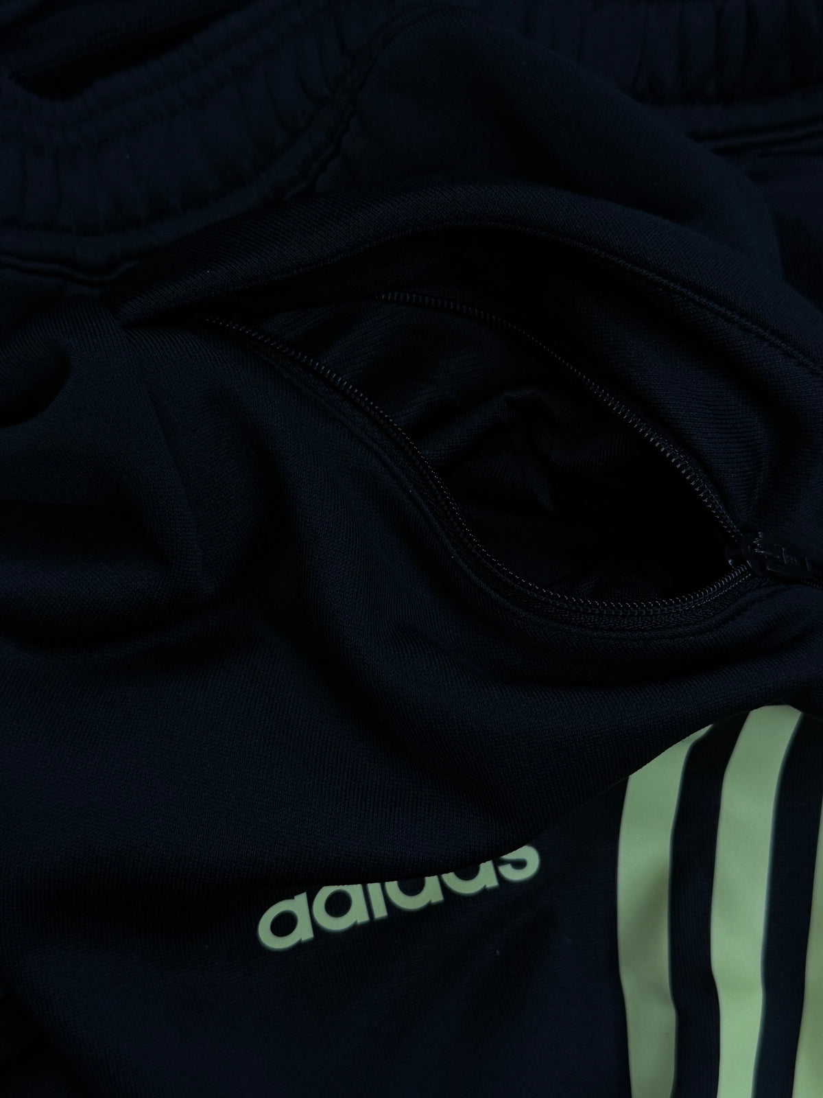 black Adidas Belgium joggingpants {S}