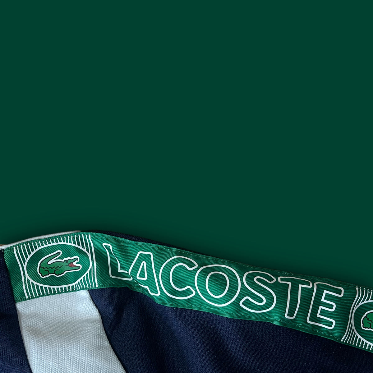 white Lacoste trackjacket {M}