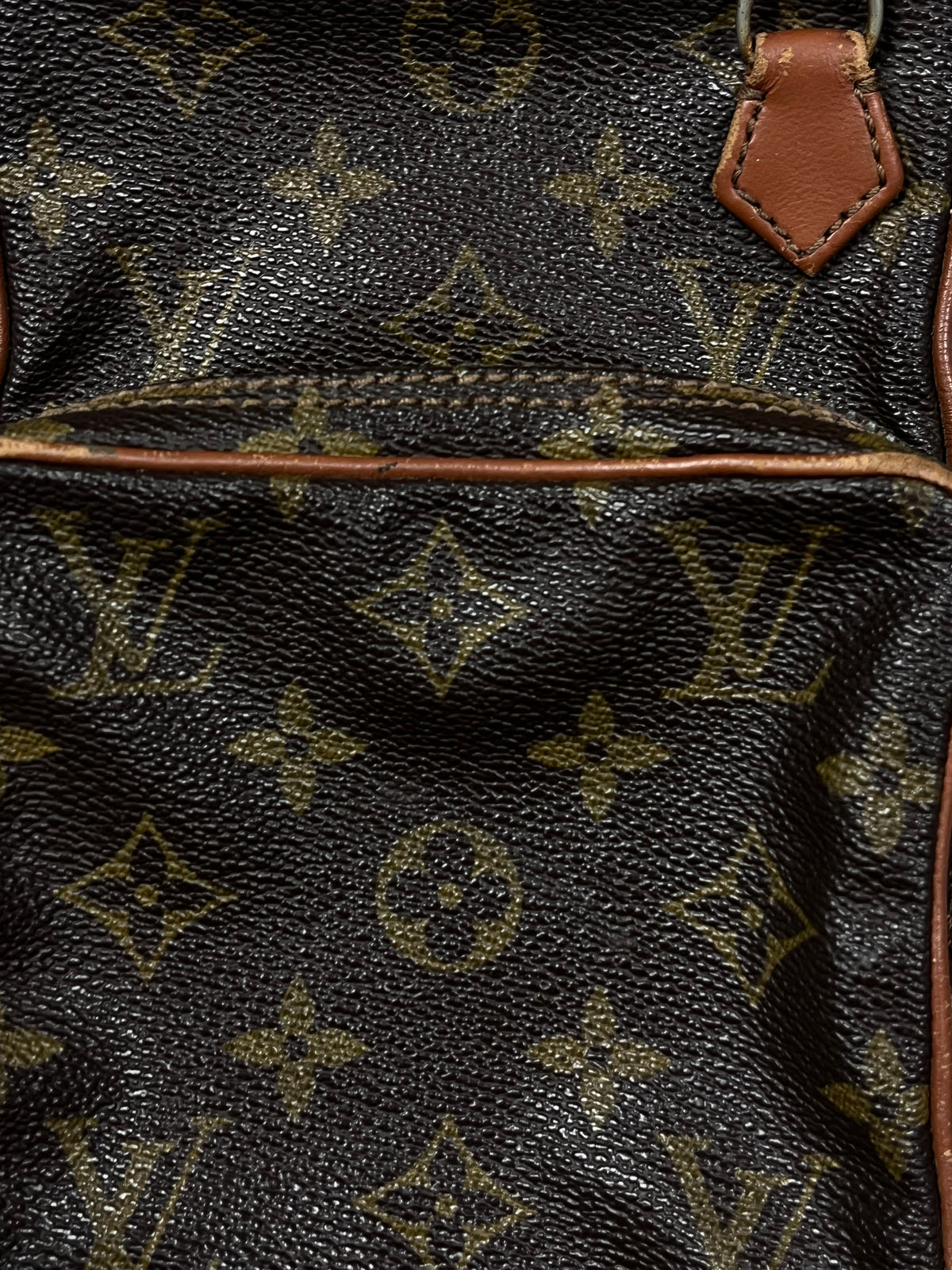 vintage Louis Vuitton slingbag