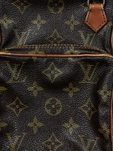 Cargar imagen en el visor de la galería, vintage Louis Vuitton slingbag
