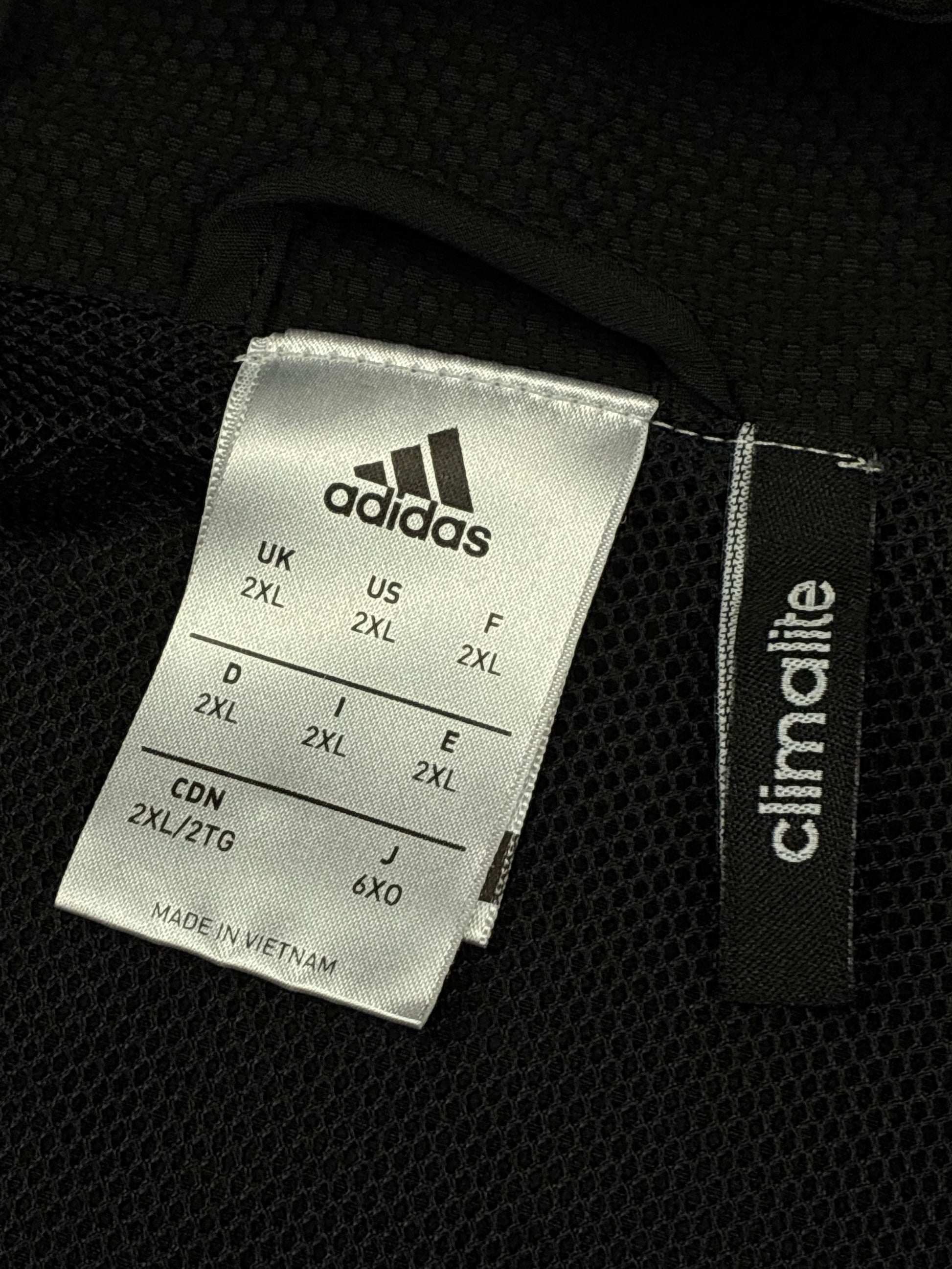 black Adidas Juventus Turin windbreaker {XXL}