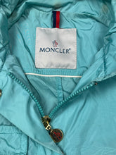 Cargar imagen en el visor de la galería, vintage Moncler windbreaker {XS}
