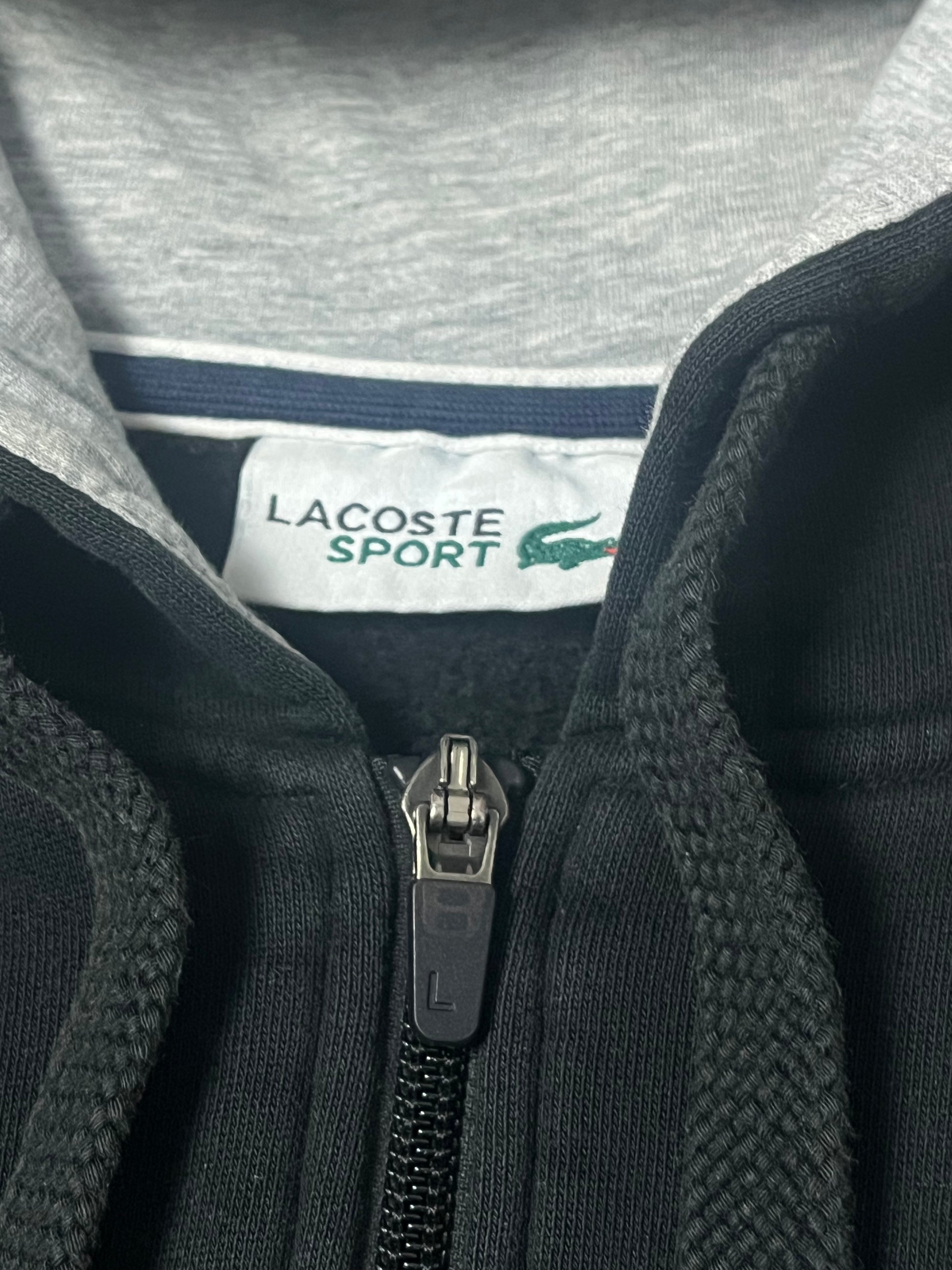 black Lacoste sweatjacket {S}