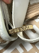 Cargar imagen en el visor de la galería, vintage Fendi messengerbag
