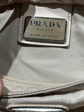 Carica l&#39;immagine nel visualizzatore di Gallery, vintage Prada slingbag
