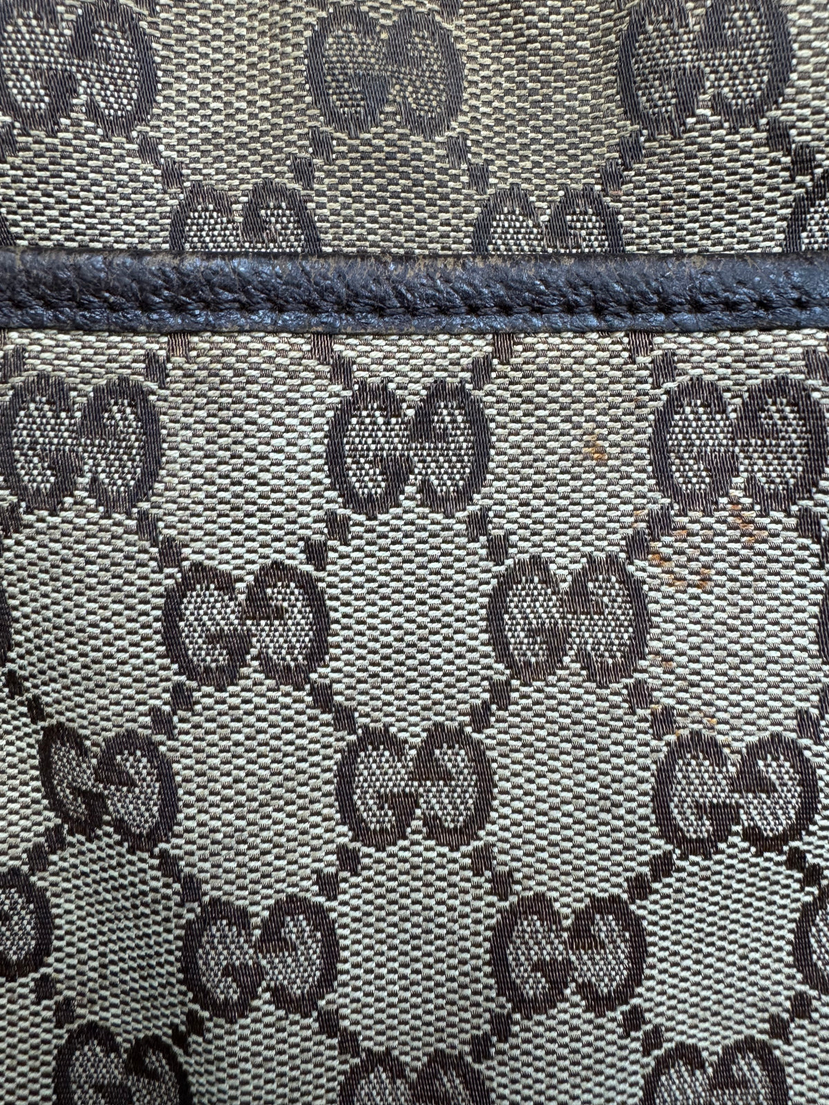vintage Gucci slingbag