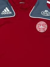 Load image into Gallery viewer, vintage Adidas Dennmark trainingjersey {M}
