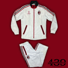 Lade das Bild in den Galerie-Viewer, vintage Adidas Ac Milan tracksuit {M}
