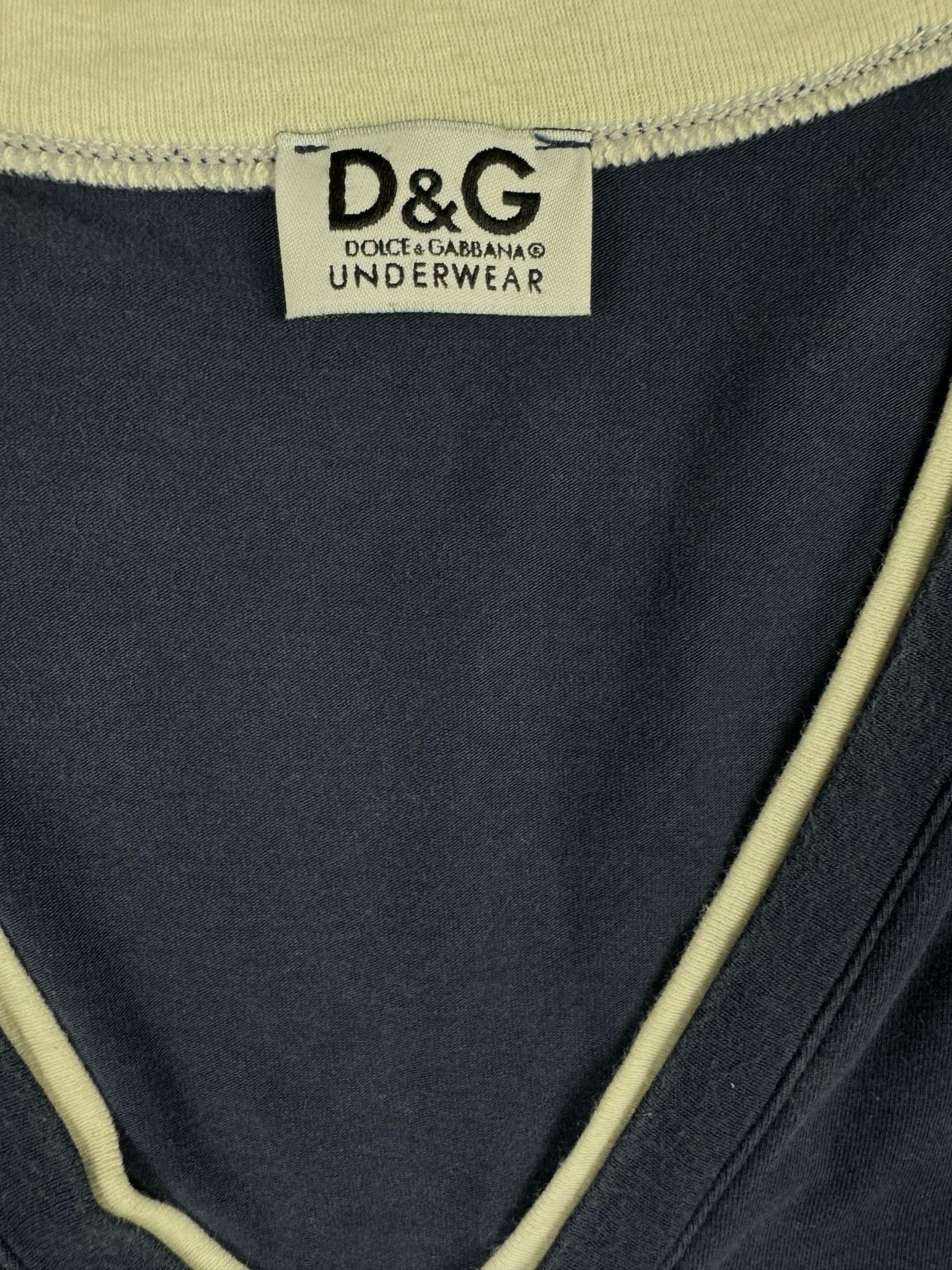 vintage Dolce & Gabbana v-neck t-shirt {M}