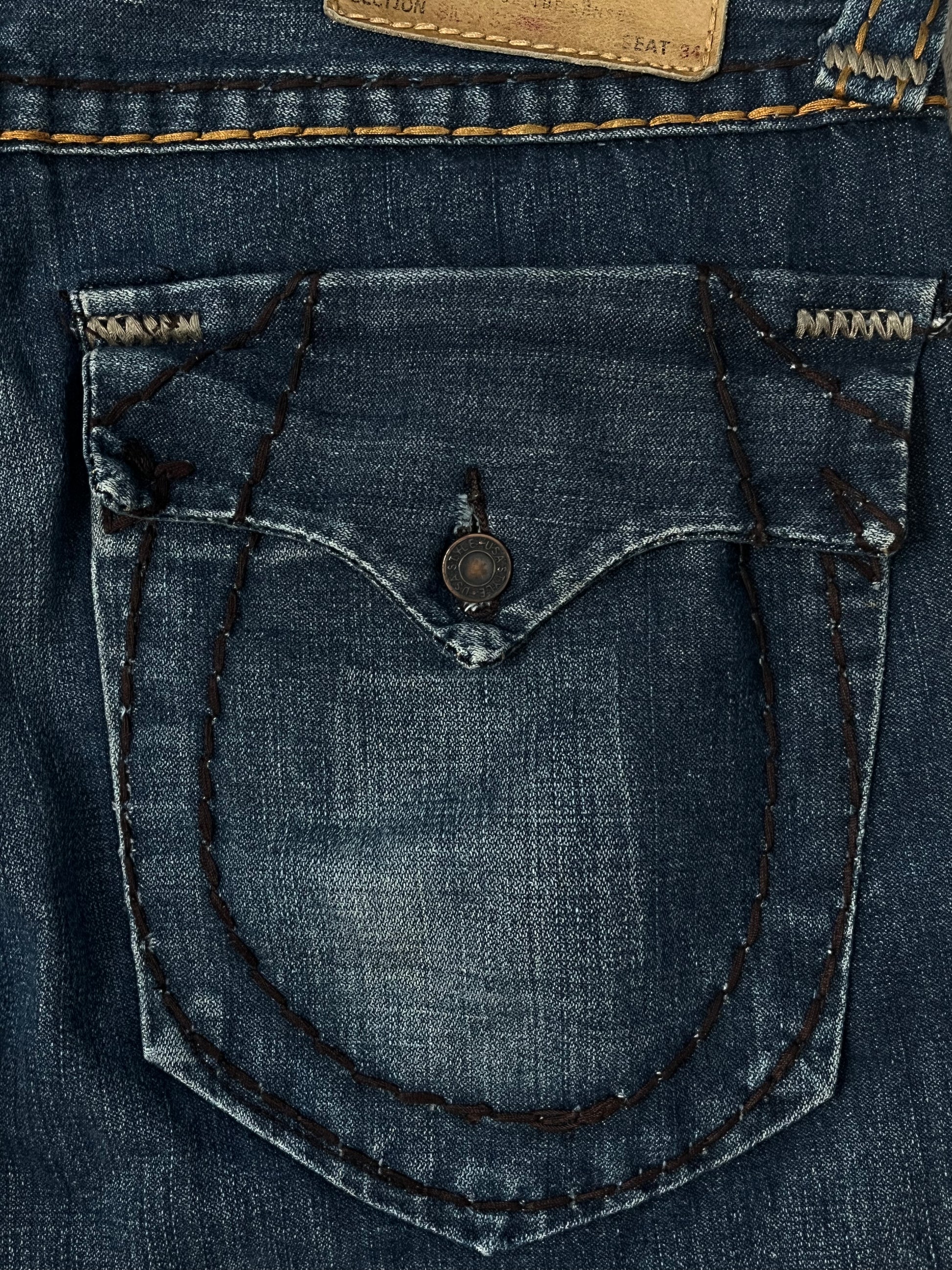 vintage True Religion jeans {M-L}