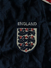 Carregar imagem no visualizador da galeria, vintage Umbro England traingjersey {M}
