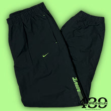 Carregar imagem no visualizador da galeria, vintage Nike trackpants {M}
