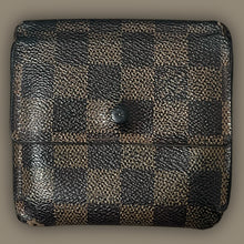 Carregar imagem no visualizador da galeria, vintage Louis Vuitton wallet
