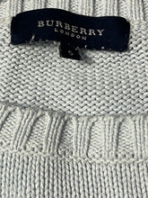 Cargar imagen en el visor de la galería, vintage babyblue Burberry knittedsweater {M}
