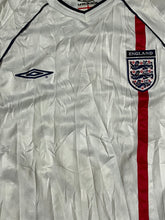 Carregar imagem no visualizador da galeria, vintage Umbro England 2002 home jersey {L}
