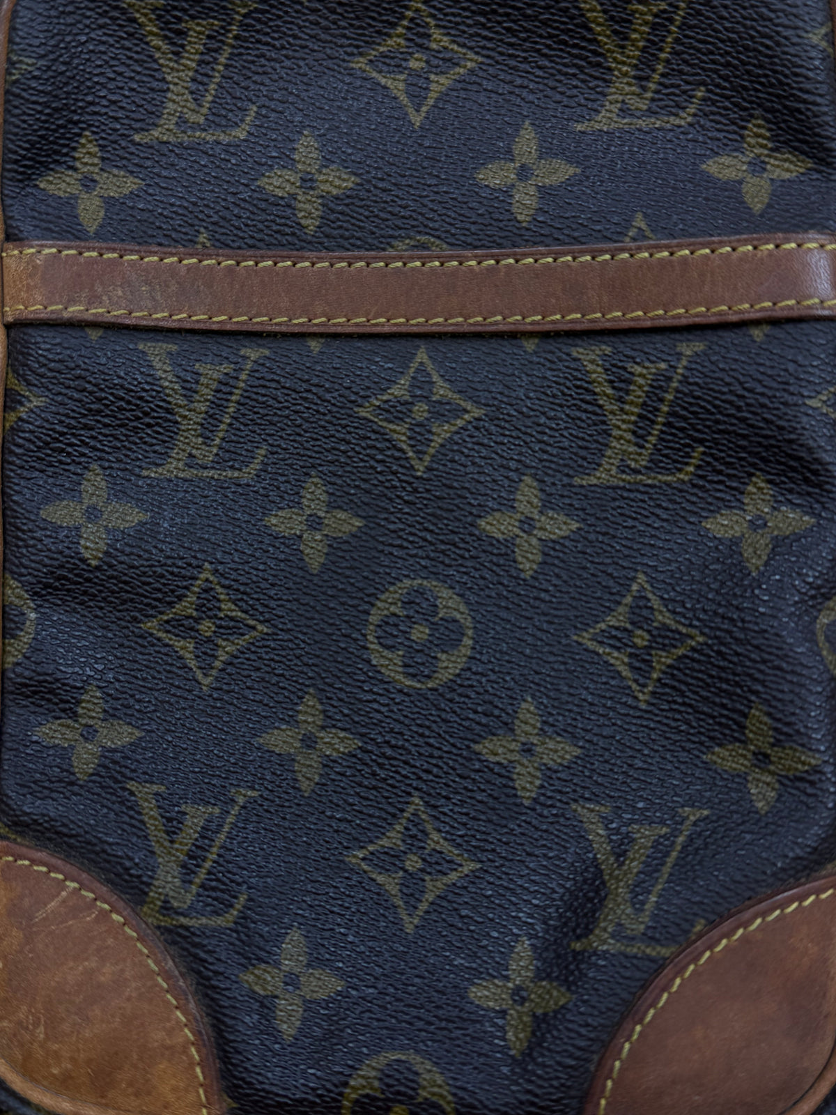 vintage Louis Vuitton slingbag