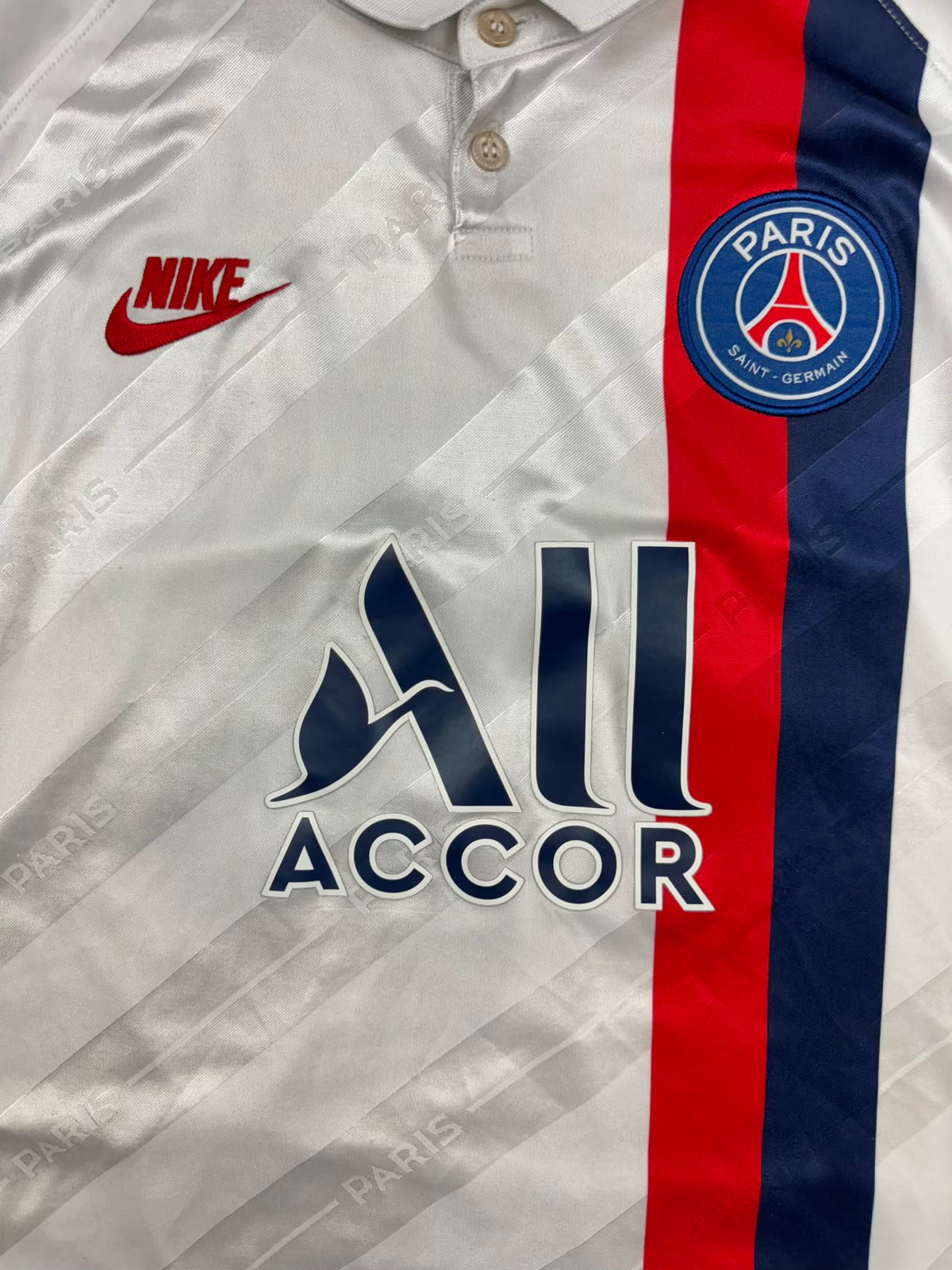 white Nike NEYMAR10 home jersey {L}