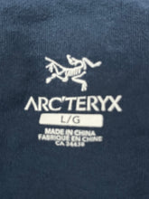 Lade das Bild in den Galerie-Viewer, vintage Arcteryx t-shirt {L}
