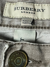 Cargar imagen en el visor de la galería, vintage Burberry jeans {M}
