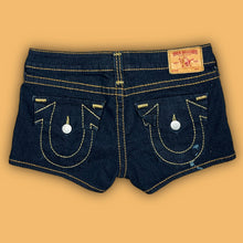 Carregar imagem no visualizador da galeria, vintage True Religion shorts {XS}
