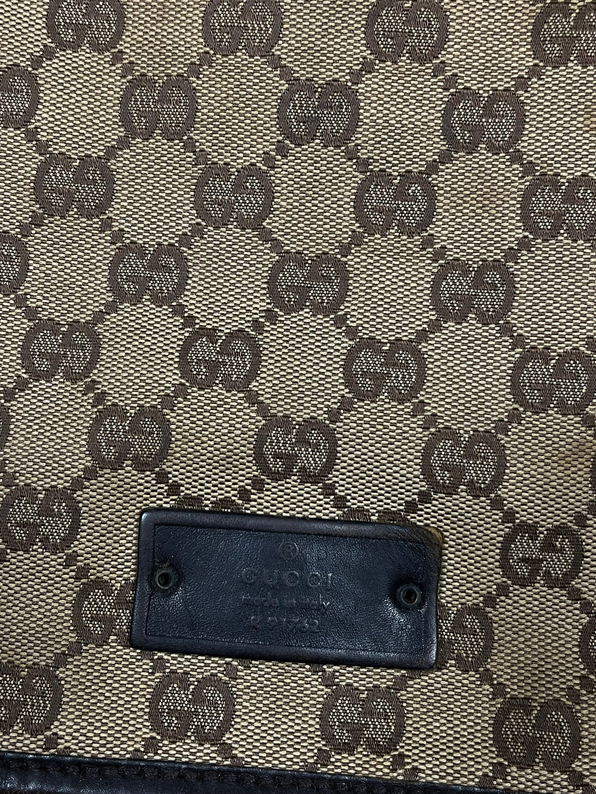 vintage Gucci slingbag