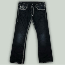 Carica l&#39;immagine nel visualizzatore di Gallery, vintage True Religion jeans {XL}
