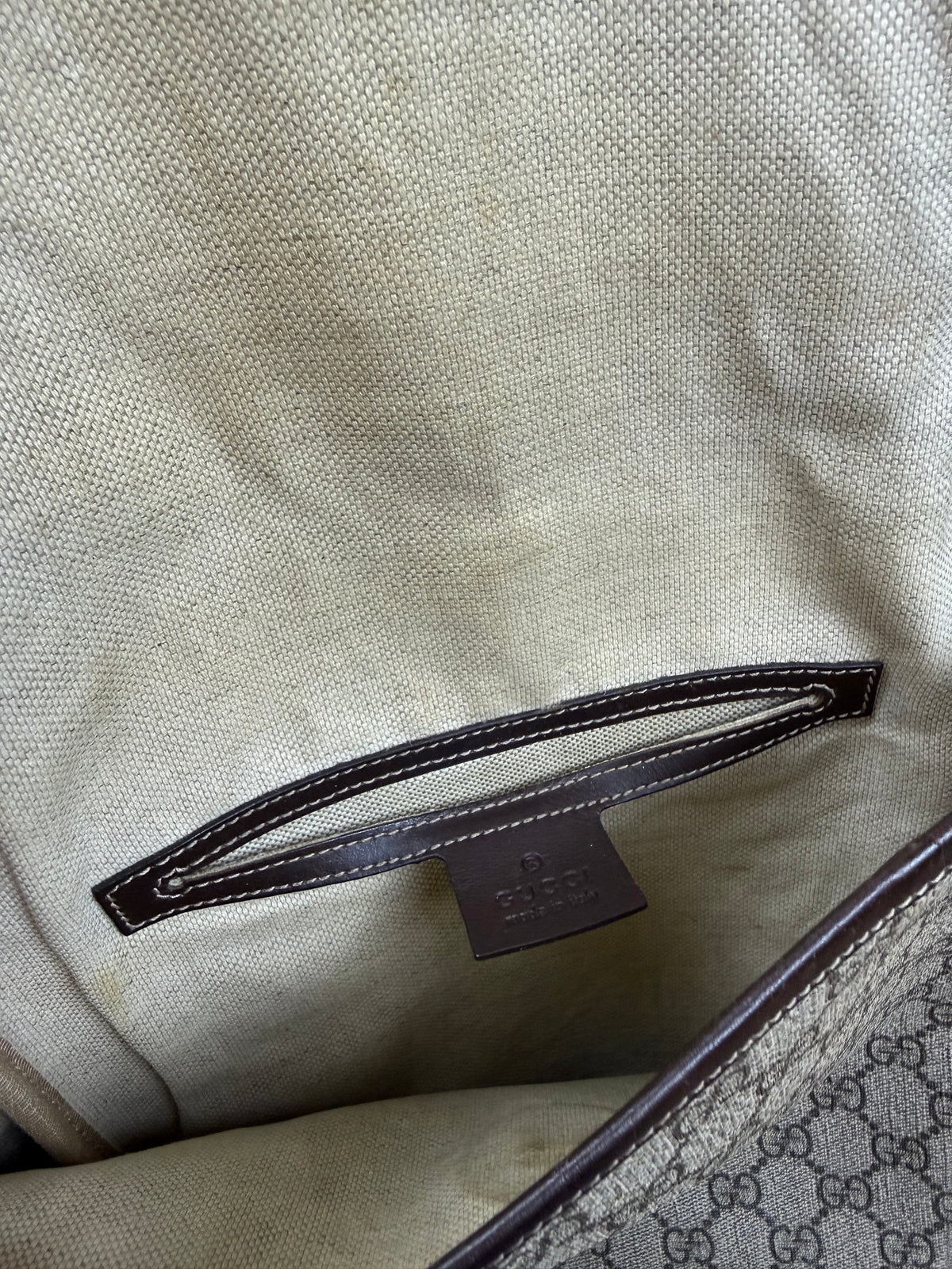 vintage Gucci slingbag