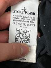 Lade das Bild in den Galerie-Viewer, vintage Stone Island t-shirt {M}
