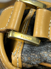 Lade das Bild in den Galerie-Viewer, vintage Fendi slingbag
