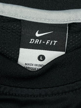 Cargar imagen en el visor de la galería, vintage Nike jersey {L}
