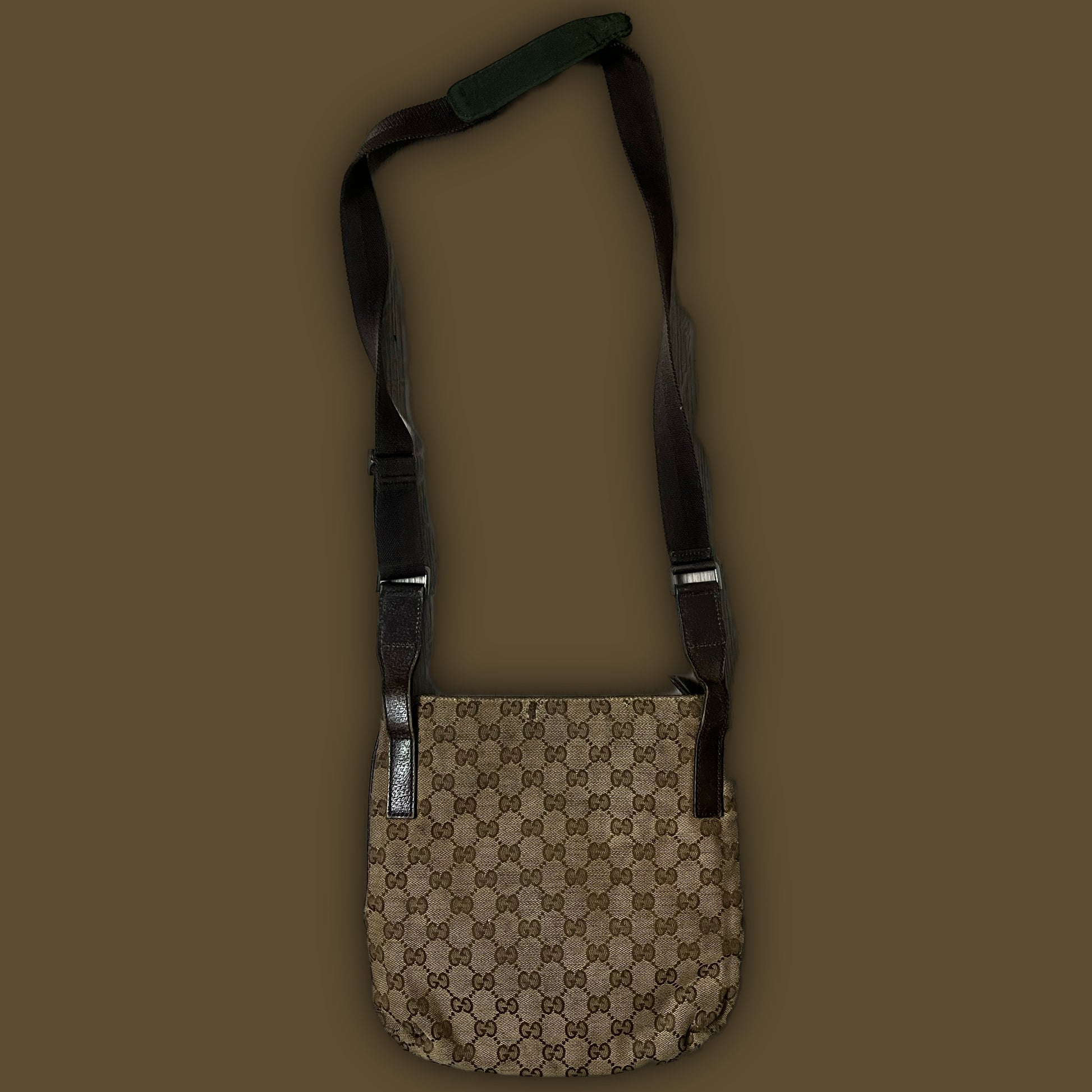 vintage Gucci slingbag