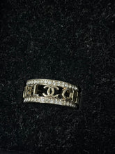 Carregar imagem no visualizador da galeria, vintage Coco Chanel ring {S}
