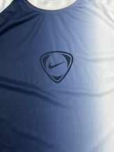 Cargar imagen en el visor de la galería, vintage Nike jersey {M}

