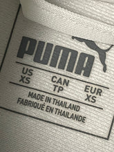Cargar imagen en el visor de la galería, white Puma Olympique Marseille trackjacket {S}
