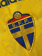 Φόρτωση εικόνας στο εργαλείο προβολής Συλλογής, vintage Adidas Sweden 20 1994 home jersey {M}

