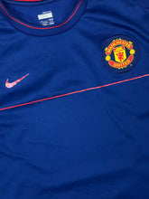 Carregar imagem no visualizador da galeria, vintage Nike Manchester United trainingjersey {L}
